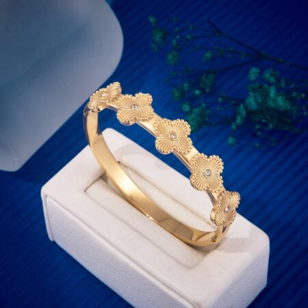 Flower Motif Bangle